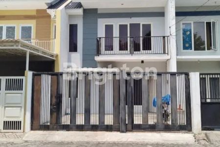 Jual Rumah Mewah 2 Lantai di Green Mansion Lontar Sidoarjo