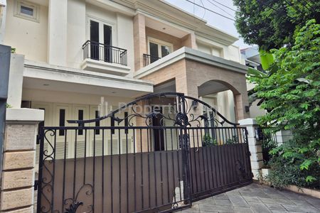 Sewa Rumah Mewah 5 BR Kolam Renang Dua Lantai Luas 483 m2 Bangunan 500 m2, Jalan Lebar di Pondok Indah, Kebayoran Lama, Jakarta Selatan