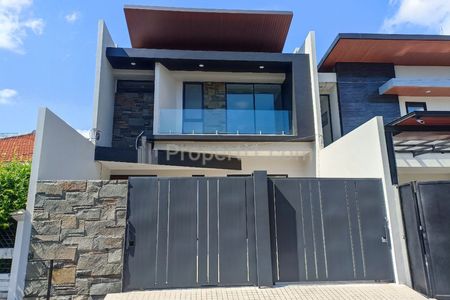 Dijual Rumah Baru 2 Lantai Manyar Jaya Surabaya – Modern dan Nyaman