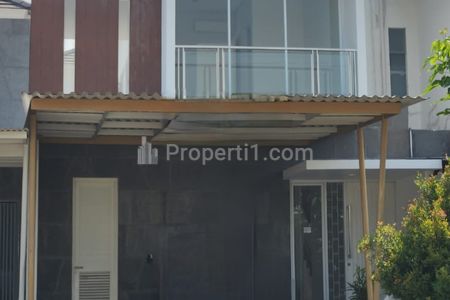 Dijual Rumah Royal Residence Surabaya Row Jalan Lebar 4 Mobil Spesial Lokasi - Cantik Siap Huni Dekat Dian Istana, WBM Citraland