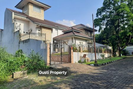 Jual Rumah Megah Cantik dengan Swimming Pool di Villa Cinere Mas, 5 Menit ke Lebak Bulus