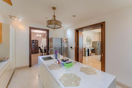 Disewakan Apartemen Pakubuwono Signature di Jakarta Selatan – 4BR Full Furnish