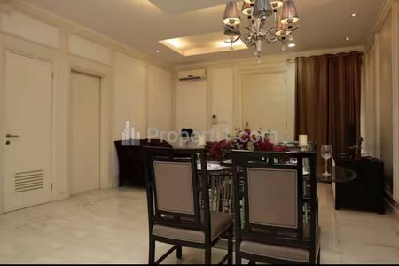 Disewakan Rumah Gaya Minimalis 4BR di Kawasan Senayan, Jakarta Selatan