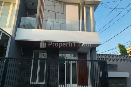 Dijual Rumah Baru Hook Manyar Tirtoyoso Utara Dekat SMA Petra 2 Manyar, Galaxy Mall, Kampus ITS