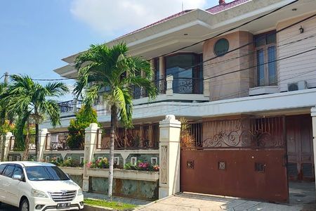 Rumah Dijual di Seruni Ketabang Genteng Surabaya Pusat, Hunian Mewah dan Luas