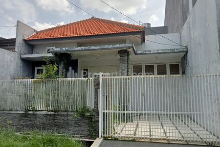 Dijual Rumah 1,5 Lantai di Jalan Kutisari Indah Barat, Surabaya