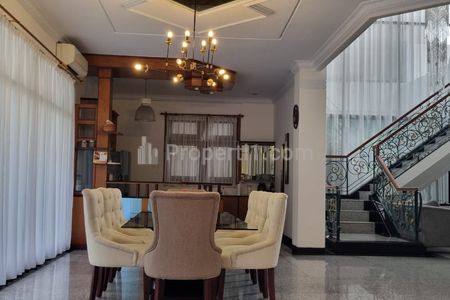 Disewakan Rumah 5 BR Full Furnished - di Area Mampang Prapatan, Jakarta Selatan