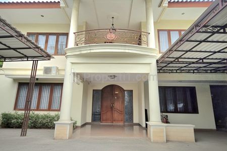 Jual Rumah Semi Furnished Ada Kolam Renang Boombastis Harga Miring di Pondok Indah Jakarta Selatan