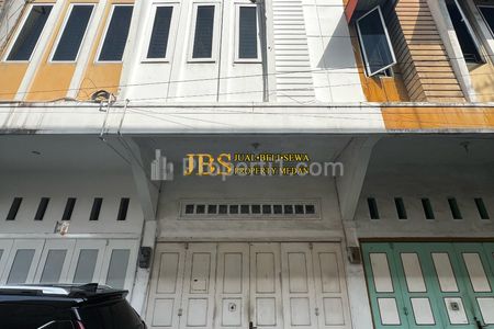 Rumah Siap Huni 2,5 Tingkat Dijual di Komplek Orlando Karya Jalan Karya Dame - Medan