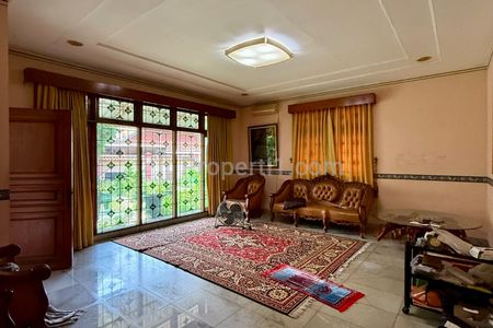 Jual Rumah di Jati Padang, Jakarta Selatan - 7+1 Kamar Tidur Semi Furnished SHM