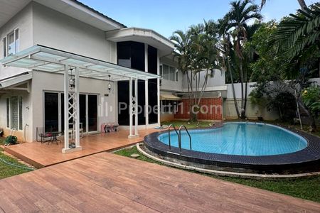 Jual Rumah di Pondok Indah, Jakarta Selatan - 5 Kamar Tidur ada Kolam Renang & Taman