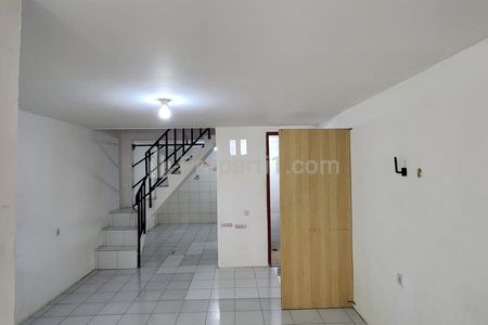 Disewakan Rumah 2 Lantai di Taman Palem Lestari Jakarta Barat