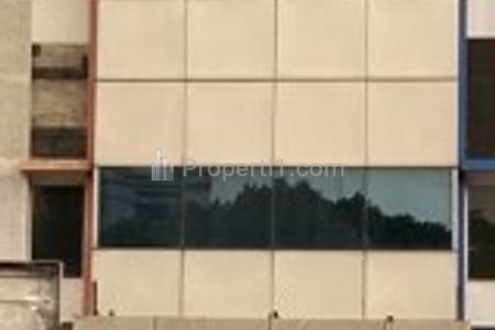 Disewakan Ruko 3 Lantai Strategis Siap Pakai Cocok untuk Showroom, Kantor, atau Resto di Raya Merdeka Cimone Tangerang