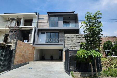 Dijual Rumah New Baru Modern - di Babatan Pratama Surabaya - Spesial Row Jalan Raya Kembar Strategis Lokasi Dekat Pakuwon Mall, Citraland