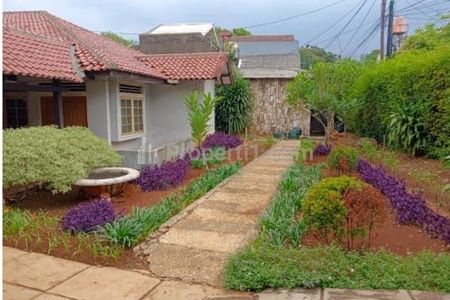 Dijual Rumah di Kebayoran Lama Jakarta Selatan - 4 Kamar  Unfurnished