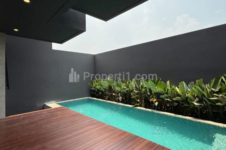 Jual Rumah Baru di Kemang, Jakarta Selatan - 5 Kamar Tidur Ada Kolam Renang