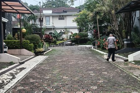 Dijual Rumah Luas Lingkungan Nyaman di Cigadung Sayap Dago Bandung