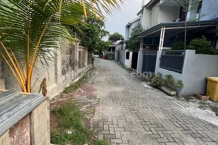 Dijual Rumah Induk dan 5 Kamar Kost Strategis di Pasar Rebo, Jakarta Timur