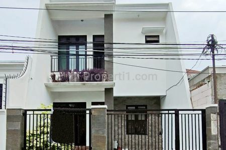 Dijual Rumah Secondary Terawat Dalam Komplek di Rawamangun Jakarta