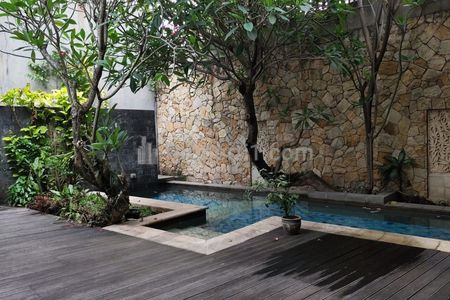 Dijual Rumah Mewah dengan Pool di Jl. Darmawangsa, Kebayoran Baru, Jakarta Selatan