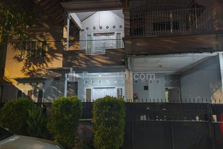 Jual Rumah Hoek di Margawangi Dekat Ciwastra Bandung