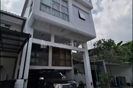 Jual Rumah Elegan 4 Lantai di Cihanjuang Rahayu Bandung Barat