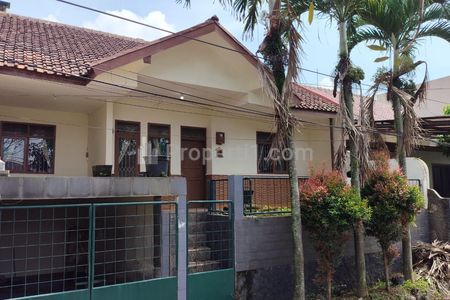 Dijual Rumah Asri dan Nyaman di Komplek Bukit Pajajaran Bandung