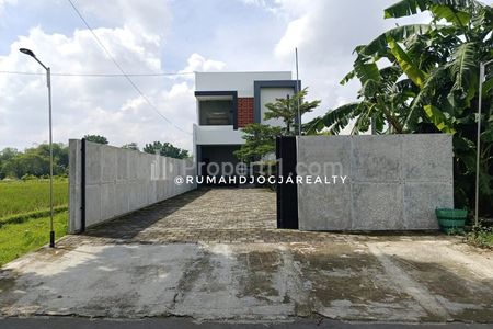 Jual Rumah Mewah Modern Kolam Renang Tanah Luas Seputar Jl. Godean Km 6,5 Yogyakarta Dekat Al Azhar, UNISA, STPN, UNU