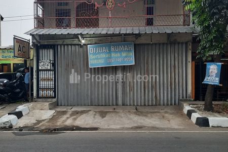 Tampak depan pinggir jalan