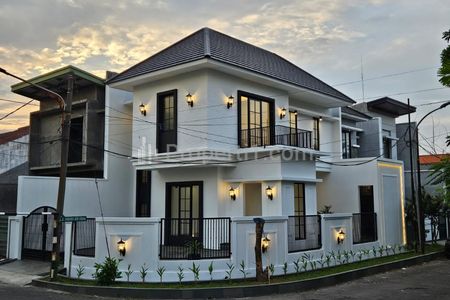 Dijual Rumah Rungkut Asri Surabaya Baru Colonial Modern Style