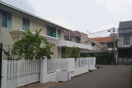 Jual Rumah Lama Sangat Bagus di Jalan Lodan Jakarta Timur