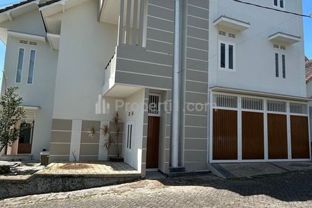 Dijual Villa Aktif Premium di Tengah Kota Pesanggrahan Batu