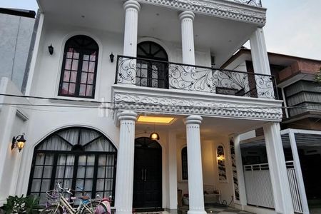 Jual Rumah Mewah 3 Lantai Gaya Eropa Classic Ada Kolam Renang di Antapani Bandung