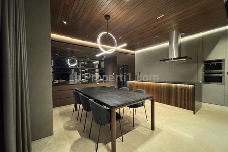 Disewakan Apartemen District 8 Tipe 2BR 153 m2 Good Furnished & Ready to Move In