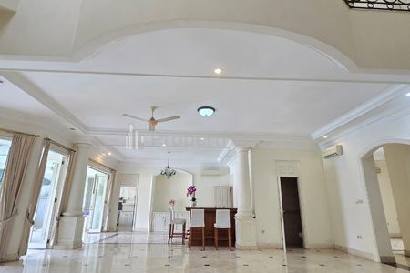 Disewakan Rumah Mewah 5+3 Bedroom di Area Kemang - Jakarta Selatan