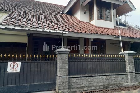 Dijual Rumah Terawat Kusen dan Ornamen Kayu Jati di Kopo Dekat Pintu Tol Kopo Bandung