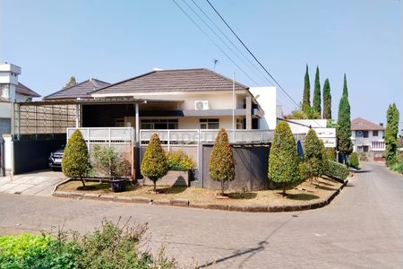 Dijual Rumah Hook Terawat Full Furnished di Setiabudi Regency Bandung