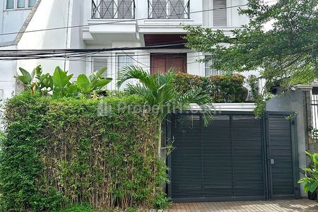 Dijual Rumah Siap Huni di Bendungan Hilir Jakarta Pusat - Bangunan 3 Lantai, Luas Tanah 125m2