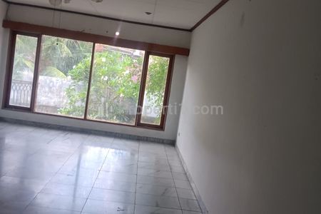 Sewa Rumah 5 BR Townhouse Ada Kolam Renang di Puri Mutiara, Bebas Banjir, Dekat Antasari, Simatupang, Kemang, Ampera, Cilandak, Jakarta Selatan