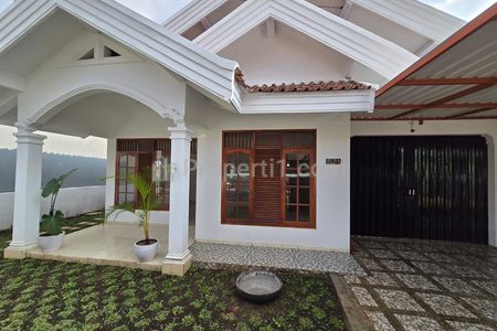 Dijual Rumah Terawat di Komplek Kavling AURI Kota Cimahi
