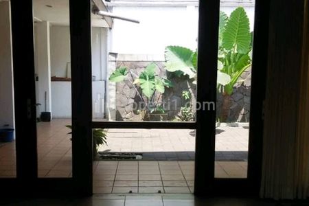 Dijual Rumah Bagus Ada Kolam Renang Sayap Ciumbuleuit Bandung