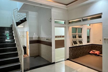 Dijual Rumah di Bandung Timur, Dekat Jalan Provinsi Sejuk, Luas, Cocok untuk Rumah dan Kantor