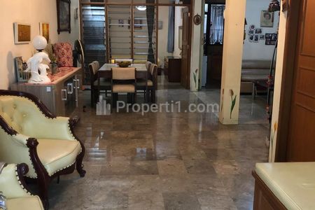 Dijual Rumah Intercon, Taman Kebon Jeruk Semi Furnished Jakarta Barat