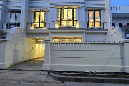 Jual Rumah Mewah American Classic dengan Rooftop di Cempaka Putih Tengah Jakarta Pusat