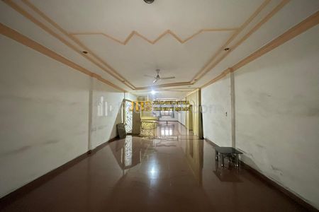 Disewakan Ruko Gandeng 3 di Jalan Yose Rizal Simpang Jl. Wushu - Medan