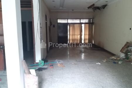 Dijual Murah Rumah Hitung Tanah di Tebet Timur, Jakarta Selatan - Selangkah ke Taman Ecopark Tebet, Lebar Jalan 2 Mobil Luas, Strategis
