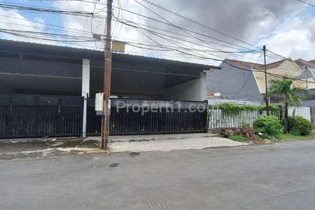 Dijual Rumah Kost Nol Jalan Raya Manyar Rejo, Komersial Area Surabaya Timur - Cocok Buat Segala Usaha