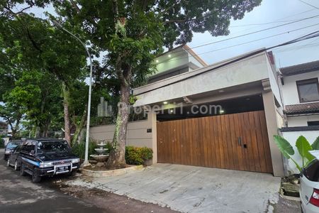 Jual Rumah Mewah Luas dengan Kolam Renang di Sayap Buah Batu Tengah Kota Bandung