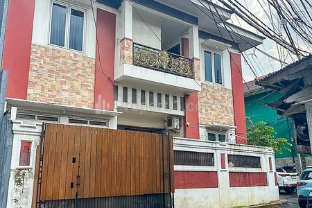 Jual Rumah Strategis dekat Jalan Otista 3 Cipinang Cempedak Jakarta Timur