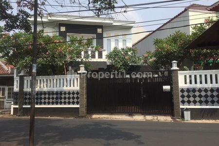 Jual Rumah 2 Lantai Daerah Jagakarsa Jakarta Selatan Ada Kolam Renang Siap Huni Harga Nego Sampai Deal